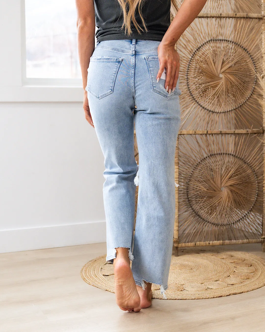 NEW! Vervet Chloe Distressed 90's Straight Jeans