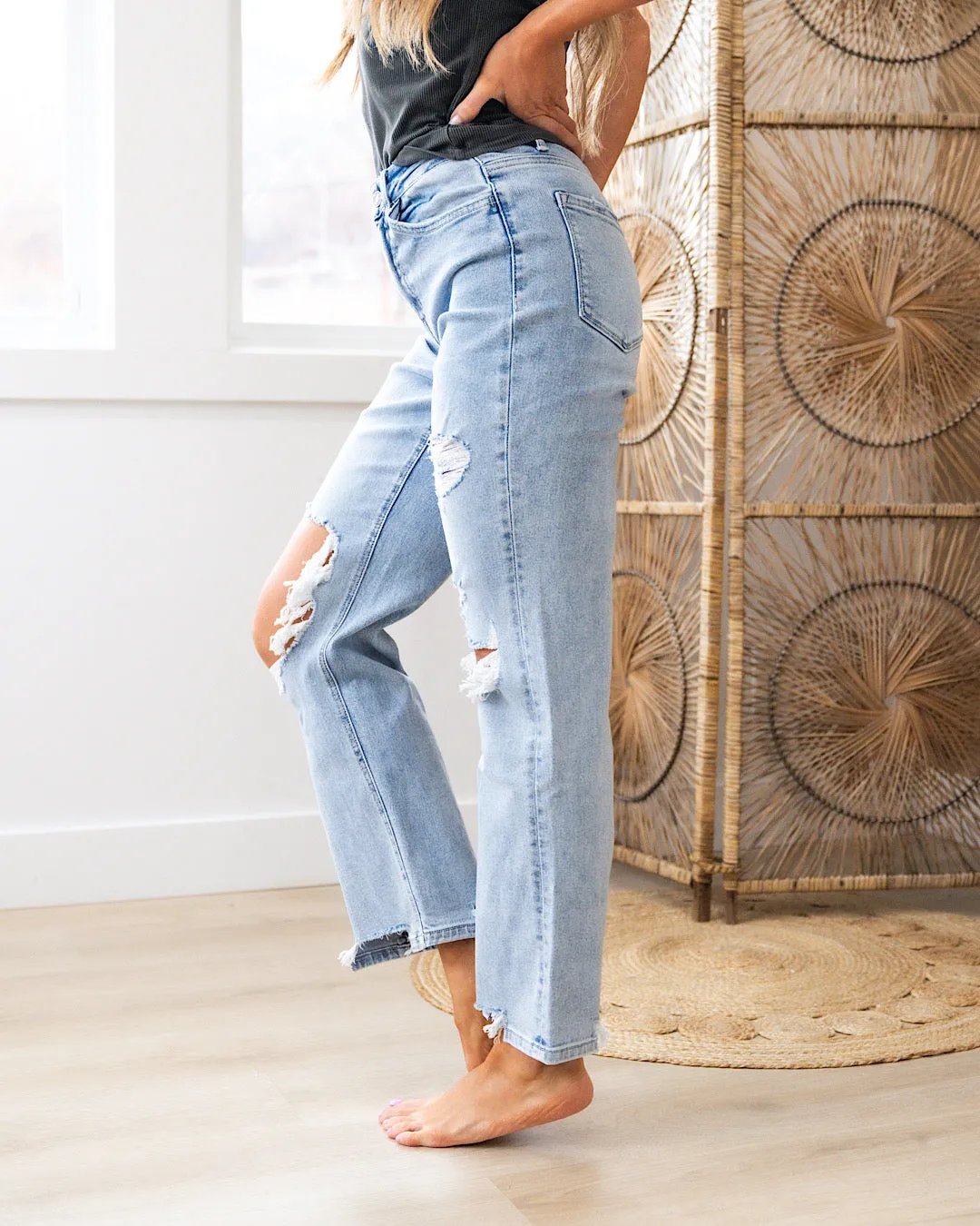 NEW! Vervet Chloe Distressed 90's Straight Jeans